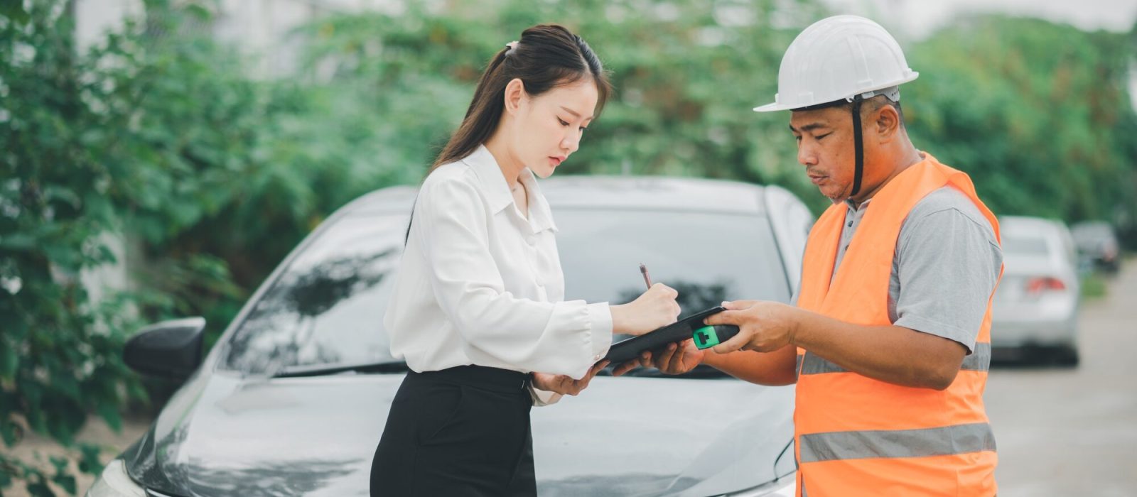 male insurance officer came to help inspect a customer's car